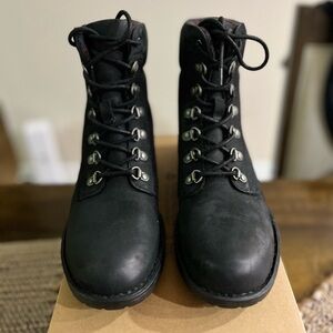 Born Chelsea Boots - NEW!